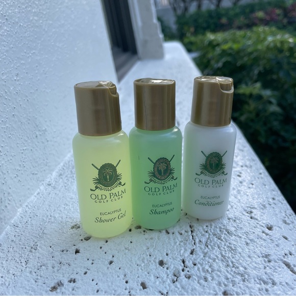 EXCLUSIVE - Old Palm Golf Club Travel Amenities Set - Picture 2 of 7